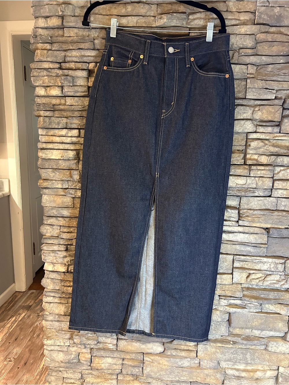 LEVIS Classic Dark Indigo Straight Denim Skirt with Front Slit New Size 26